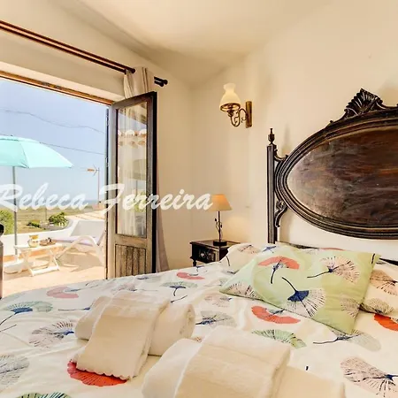 Sleeps 5 Wifi Villa *
